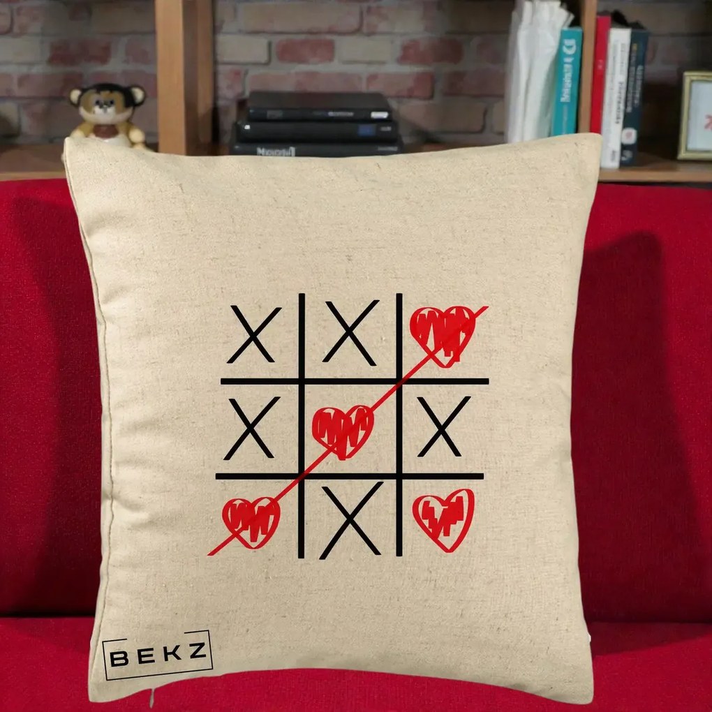 Cadou Romantic - Perna Personalizata Love Joc X si Inima cu Castigator Iubire, 40x40 cm, Bej, Husa Detasabila, Perna Inclusa, BEKZ®