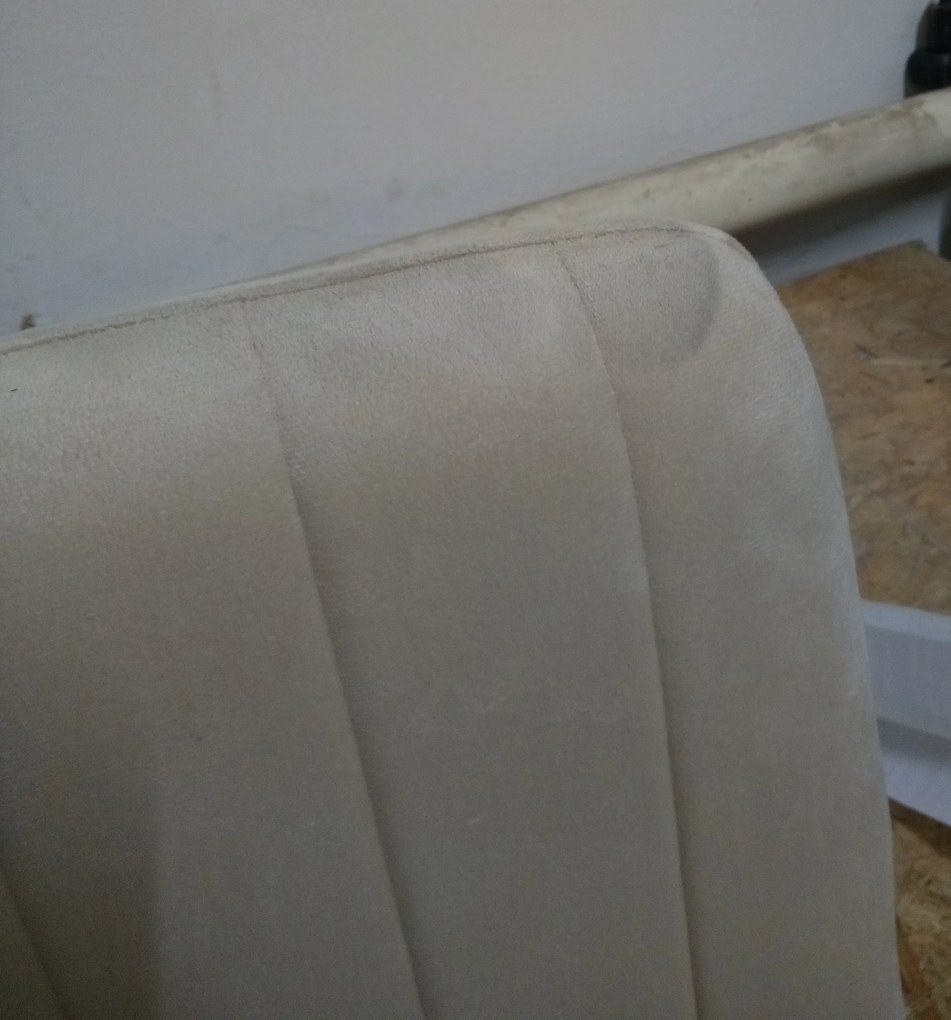 OFERTA Scaun din catifea crem LAVA II. calitate secundara