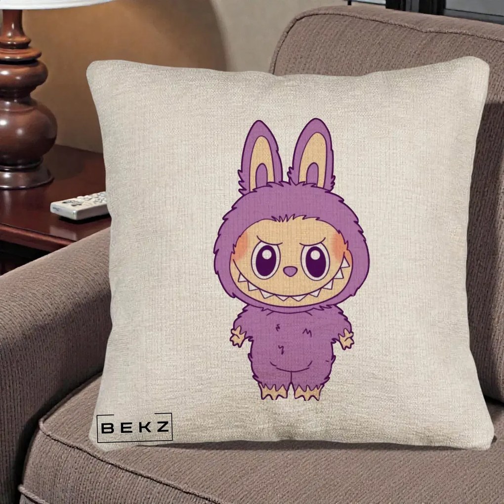 Perna Personalizata Labubu Violet Solo, 40x40 cm, Bej Canapea, Husa Detasabila, Perna Inclusa, BEKZ®