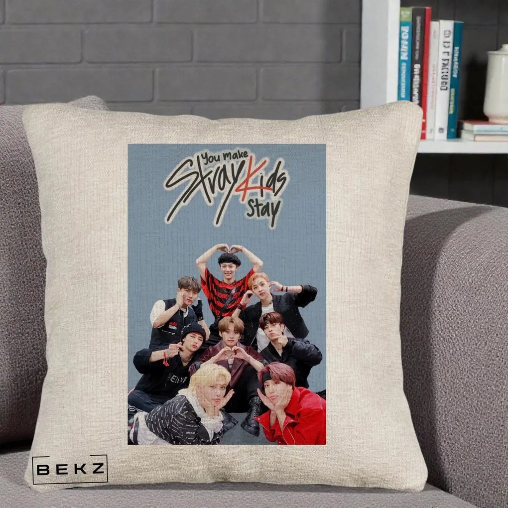 Perna Personalizata K-pop Stray Kids You Make Stray Kids Stay cu Foto Grup, 40x40 cm, Bej Canapea, Husa Detasabila, Perna Inclusa, BEKZ®