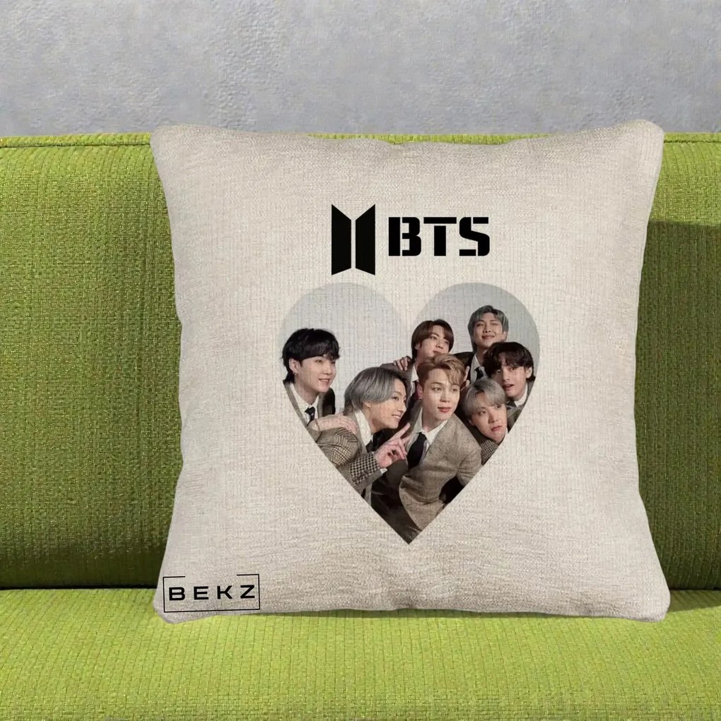 Perna Personalizata K-pop BTS Grup Fotografie in Inima, 40x40 cm, Bej Canapea, Husa Detasabila, Perna Inclusa, BEKZ®