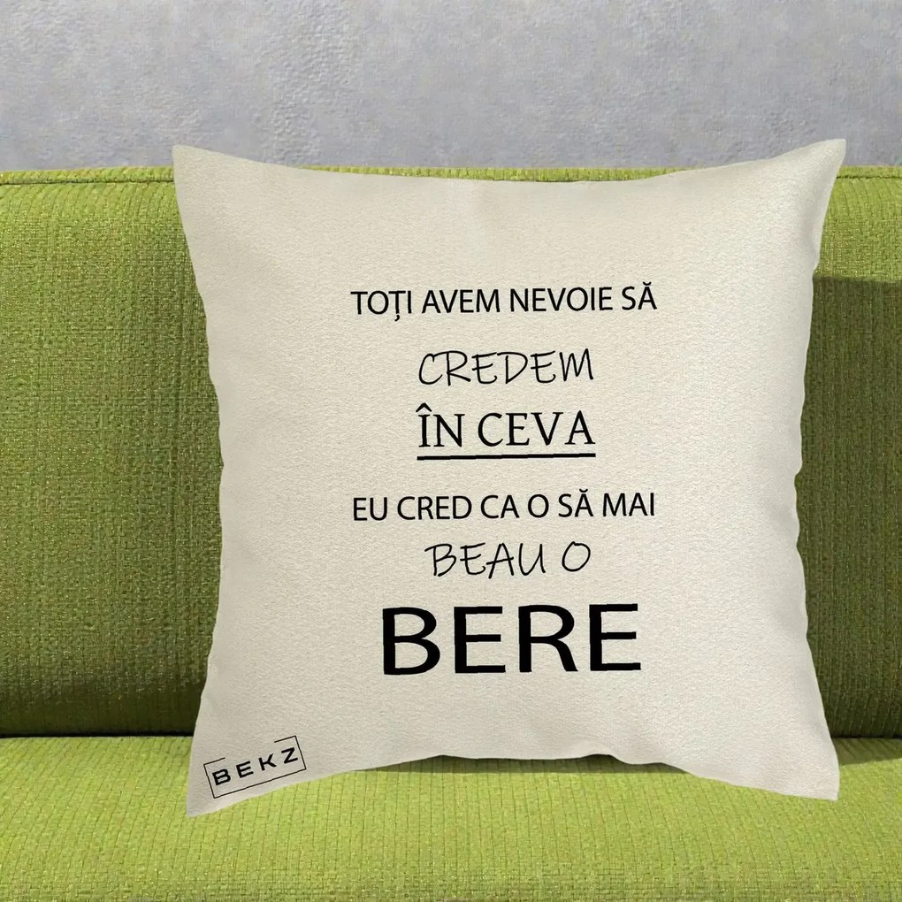 Perna Decorativa Eu Cred ca mai Beau o Bere, 40x40 cm, Ecru, Husa Detasabila, Perna Inclusa, BEKZ®
