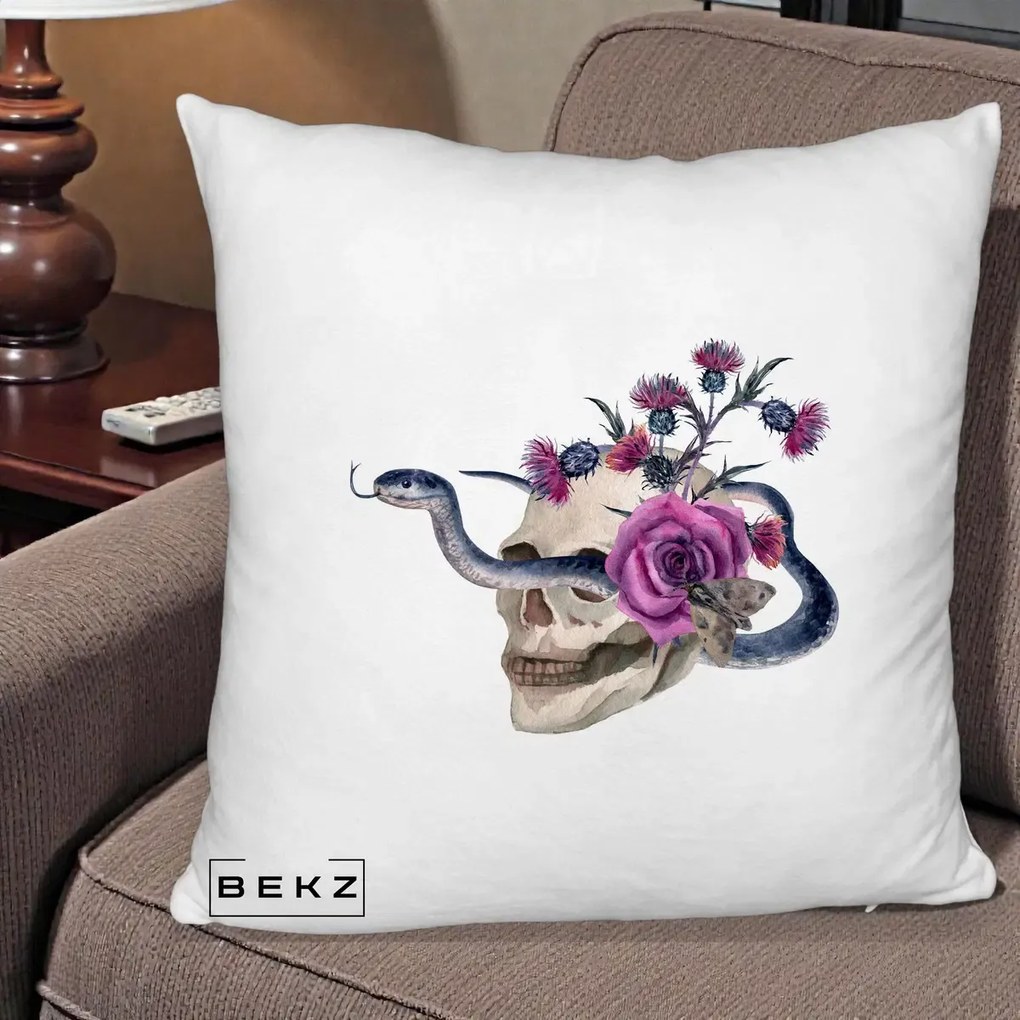 Perna Decorativa Craniu cu Sarpe si Trandafiri Gothic, 40x40 cm, Alb Pufos, Husa Detasabila, Perna Inclusa, BEKZ®