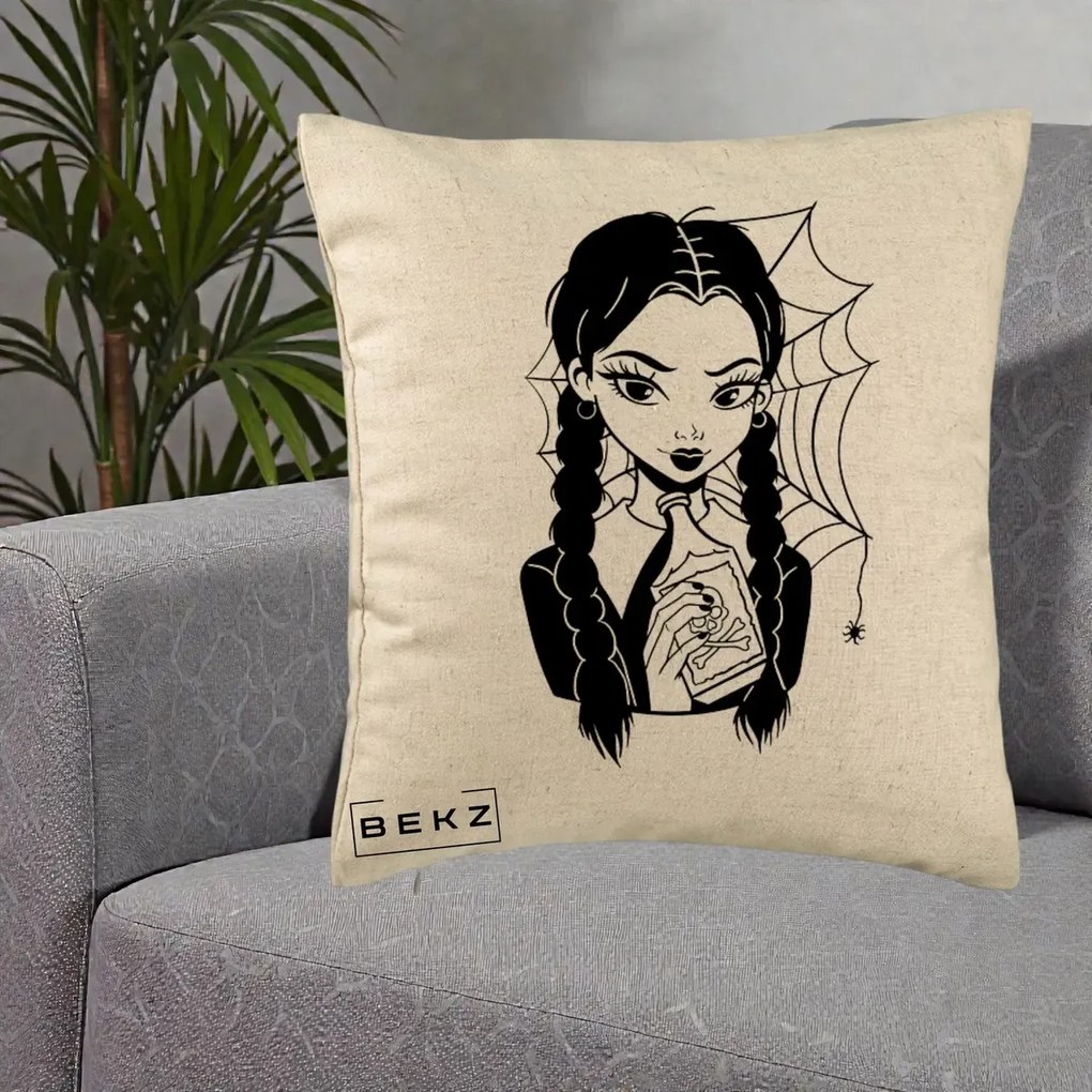 Perna Personalizata Wednesday cu Panza de Paianjen, 40x40 cm, Bej, Husa Detasabila, Perna Inclusa, BEKZ®