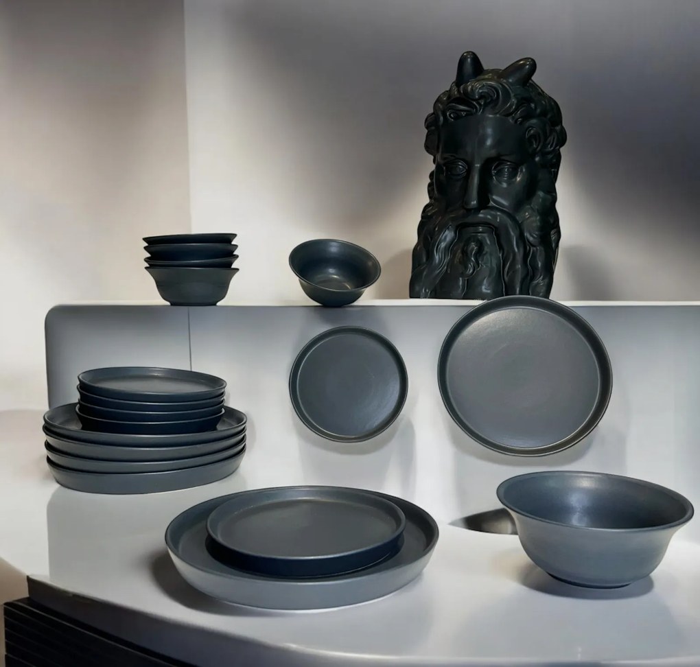 Set Farfurii Vulcano CARBON 18 piese (6 farfurii 25cm, 6 farfurii 20cm, 6 boluri 450ml)