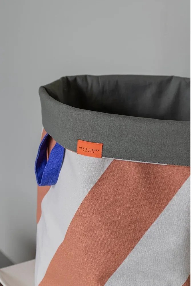 Coș de rufe cărămiziu/crem din material textil 5 l Diagonal – Mette Ditmer Denmark