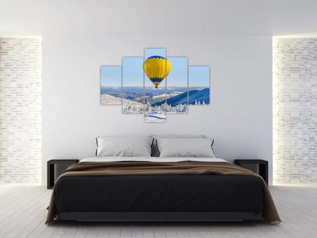 Tablou - Zbor peste peisaj de iarnă (150x105 cm)