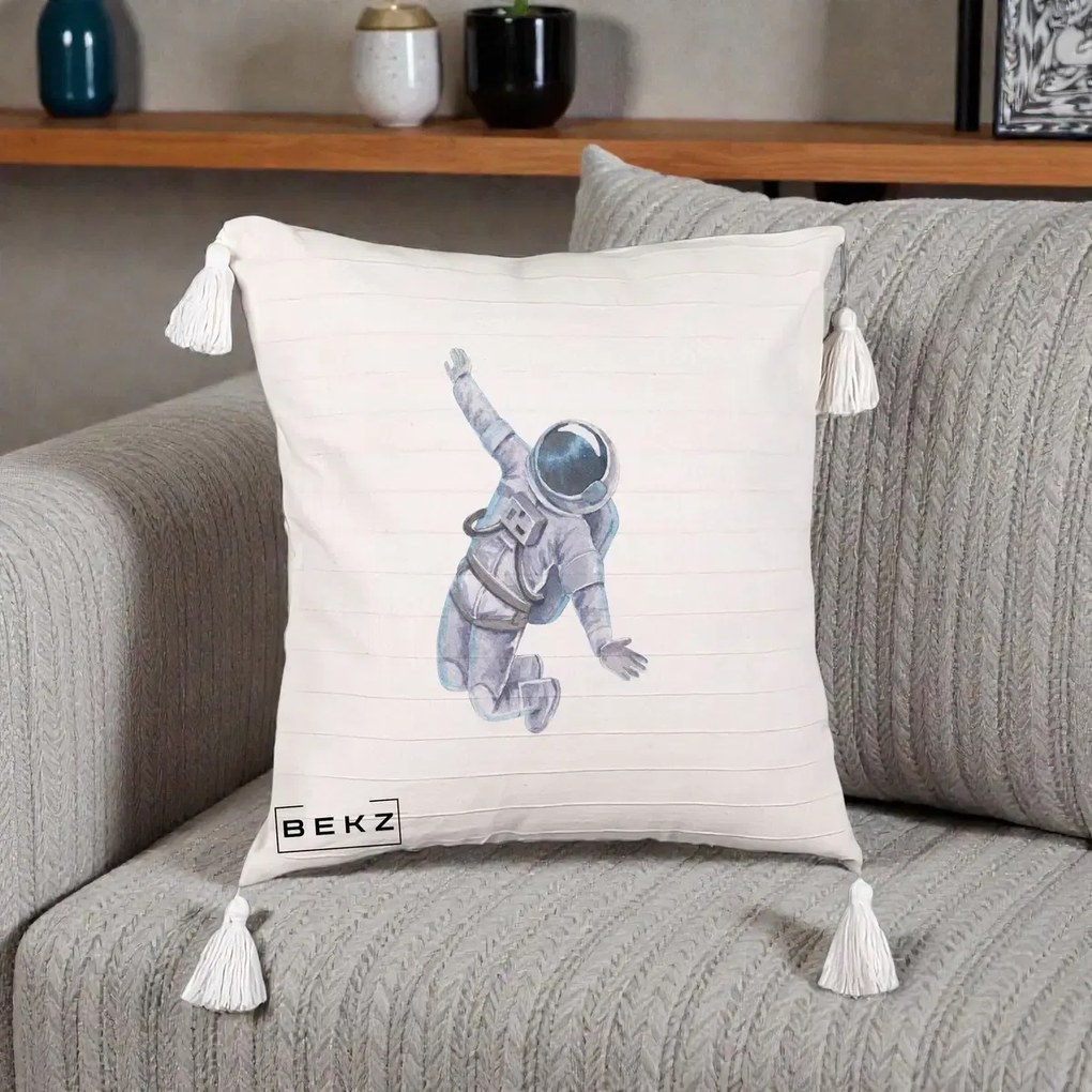 Perna Decorativa Astronaut Acuarela Zbor, 40x40 cm, Bej cu Franjuri, Husa Detasabila, Perna Inclusa, BEKZ®