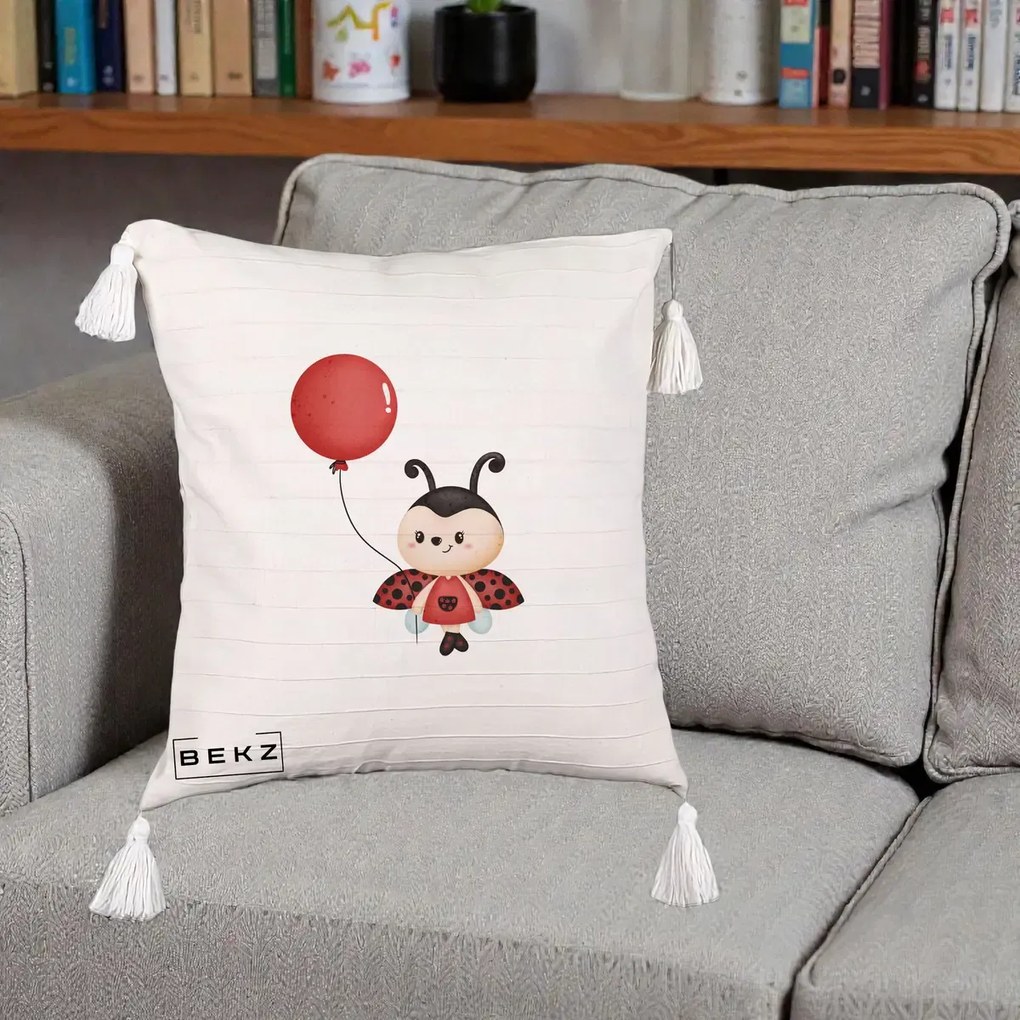 Perna Decorativa Buburuza cu Balon Rosu, 40x40 cm, Bej cu Franjuri, Husa Detasabila, Perna Inclusa, BEKZ®