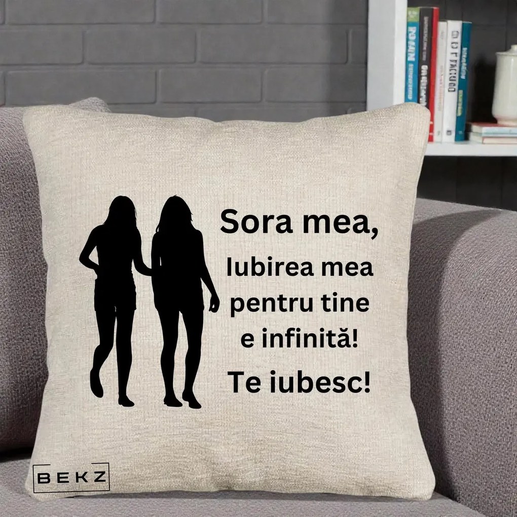 Cadou pentru Sora - Perna Personalizata Sora Mea Te Iubesc Siluete Negre Tinand Maini, 40x40 cm, Bej Canapea, Husa Detasabila, Perna Inclusa, BEKZ®