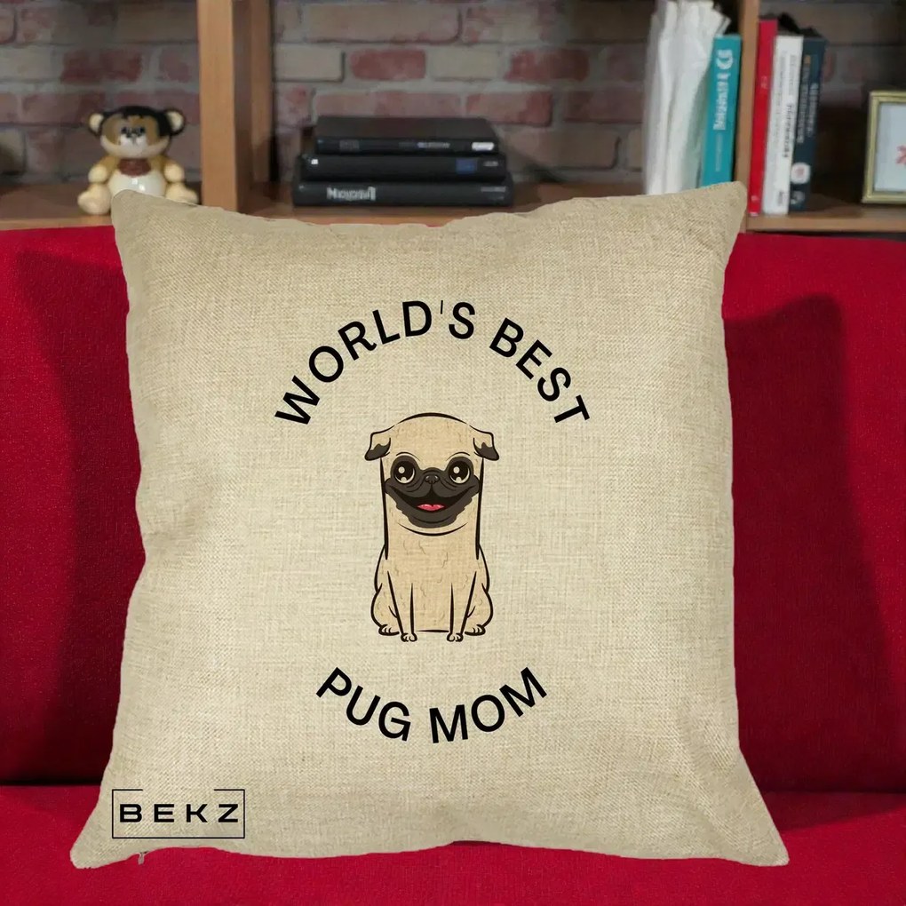 Cadou pentru Iubitorii de Caini - Perna Personalizata World's Best Pug Mom, 40x40 cm, Crem, Husa Detasabila, Perna Inclusa, BEKZ®