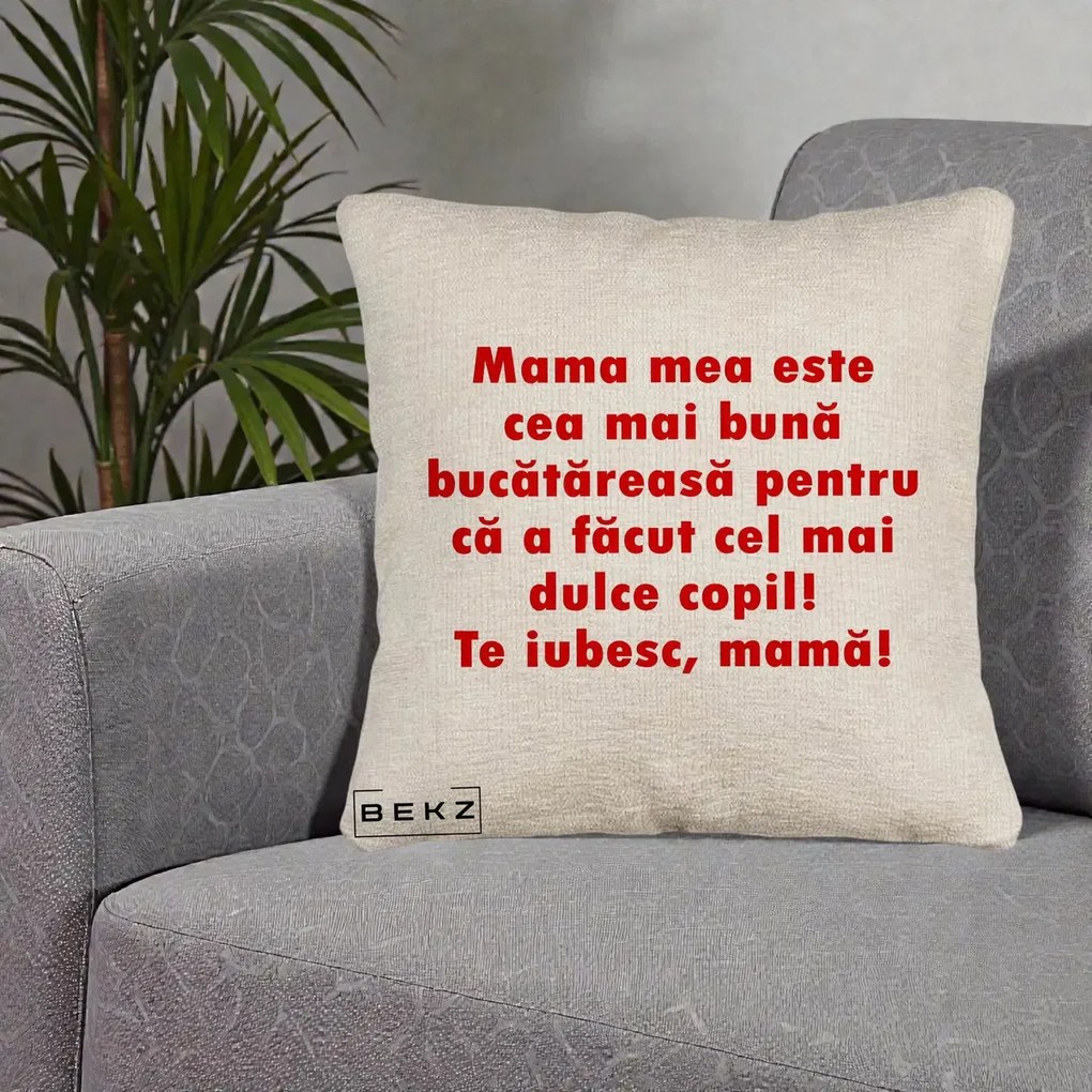 Cadou pentru Mama - Perna Personalizata Mama cea Mai Buna Bucatareasa, 40x40 cm, Bej Canapea, Husa Detasabila, Perna Inclusa, BEKZ®