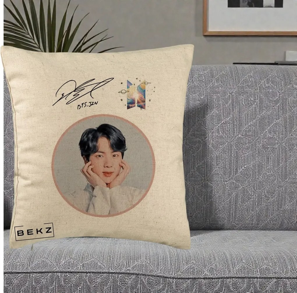 Perna Personalizata K-pop BTS Jin Portret cu Autograf, 40x40 cm, Bej, Husa Detasabila, Perna Inclusa, BEKZ®