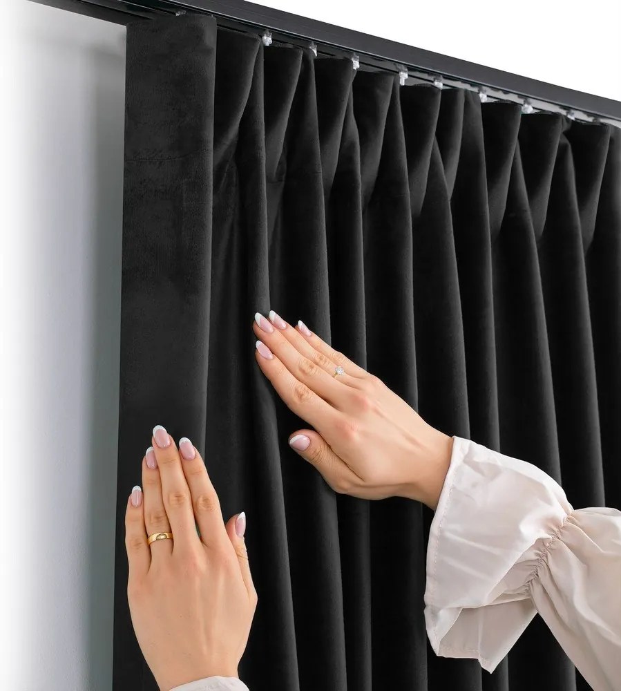 Draperie neagră dimout (semi-opacă) din catifea 400x270 cm Velto – Filumi