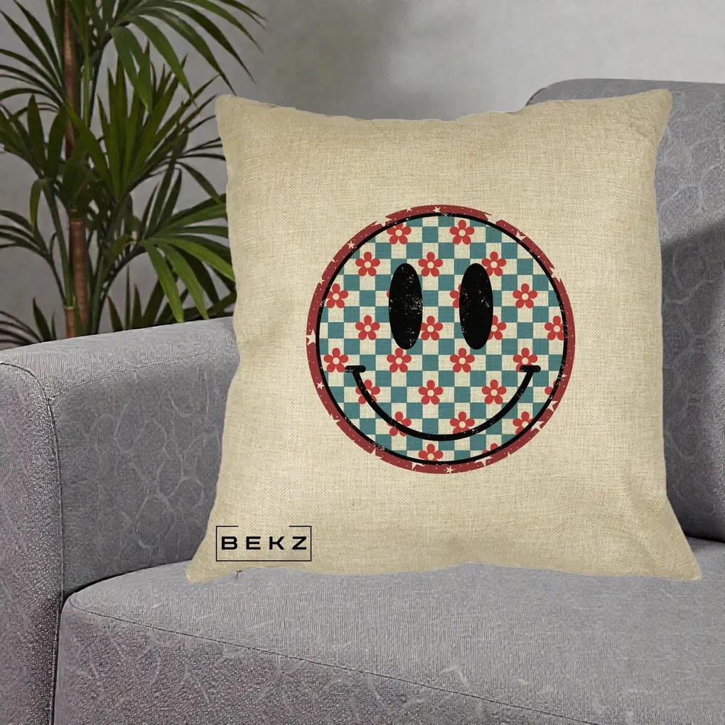 Perna Decorativa Smiley Face Checkered cu Floricele, 40x40 cm, Crem, Husa Detasabila, Perna Inclusa, BEKZ®