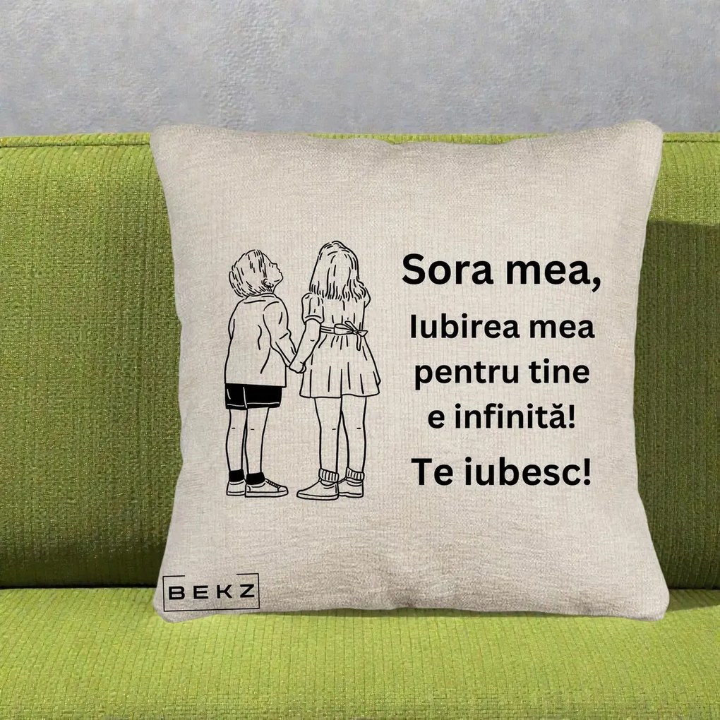 Cadou pentru Sora - Perna Personalizata Sora Mea Te Iubesc Copii Tinand Maini Line Art, 40x40 cm, Bej Canapea, Husa Detasabila, Perna Inclusa, BEKZ®