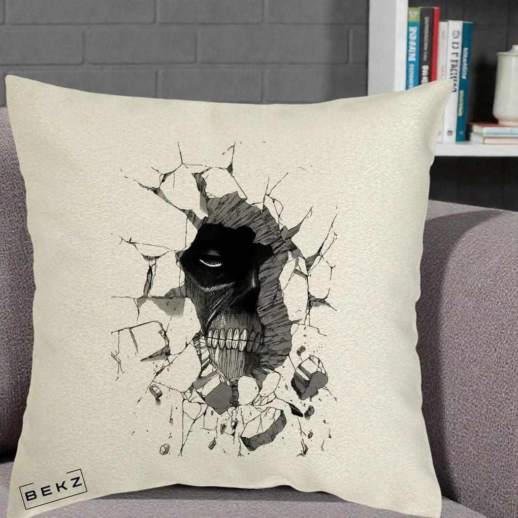Perna Personalizata Attack on Titan Titan Crapand Zidul, 40x40 cm, Ecru, Husa Detasabila, Perna Inclusa, BEKZ®