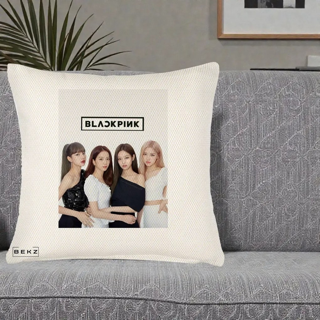 Perna Personalizata K-pop BLACKPINK Foto Grup-Negru, 40x40 cm, Crem Reliefat, Husa Detasabila, Perna Inclusa, BEKZ®