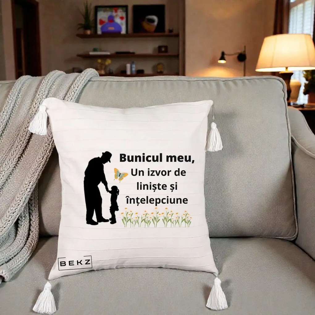 Cadou pentru Bunic - Perna Personalizata Bunicul Meu Izvor de Liniste cu Fluture si Fetita, 40x40 cm, Bej cu Franjuri, Husa Detasabila, Perna Inclusa, BEKZ®