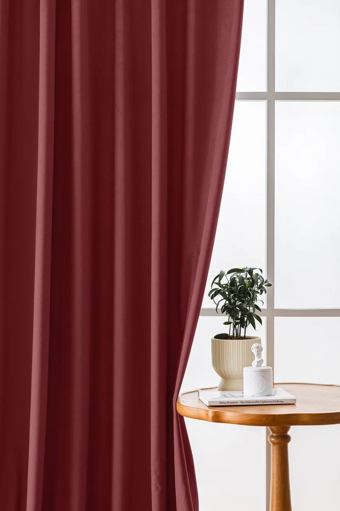 Draperie opaca visiniu VELVET 135x250 cm Sistem de agatare: Rejansa