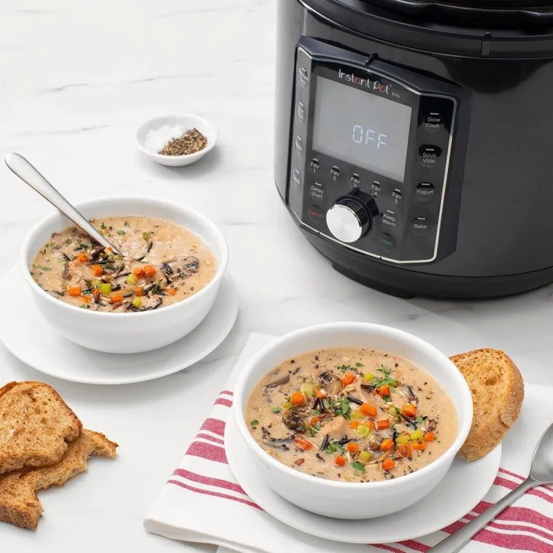 Resigilat: Multicooker Instant Pot PRO 6 112016701, 1200 W, 5,7 l, 28 de programe, 11 sisteme de siguranta, Negru