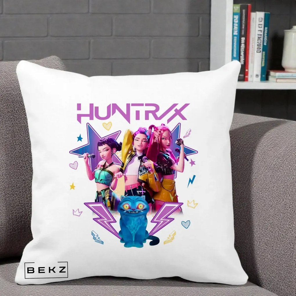 Perna Personalizata K-pop HUNTRX Trio 3D cu Pisica Fulgere, 40x40 cm, Alba Mata, Husa Detasabila, Perna Inclusa, BEKZ®