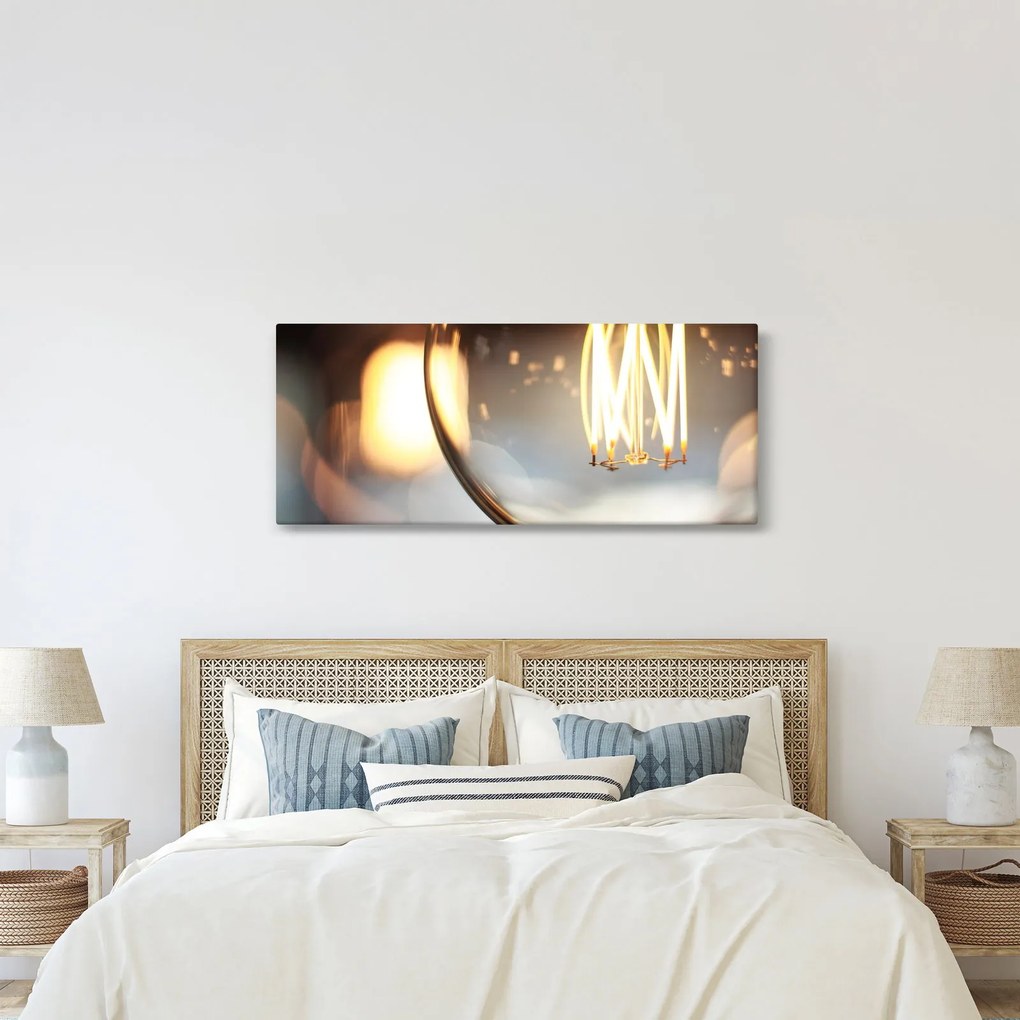 Tablou cu becul aprins (120x50 cm)