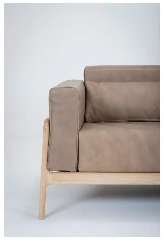 Canapea din piele bovină cu structură din lemn masiv de stejar Gazzda Fawn, 210 cm, maro deschis