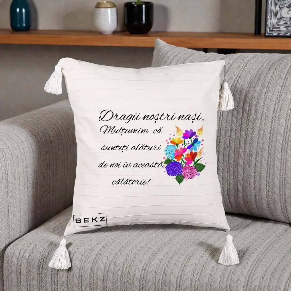 Cadou pentru Nasi - Perna Personalizata Dragii Nostri Nasi Multumim cu Flori Multicolore, 40x40 cm, Bej cu Franjuri, Husa Detasabila, Perna Inclusa, BEKZ®