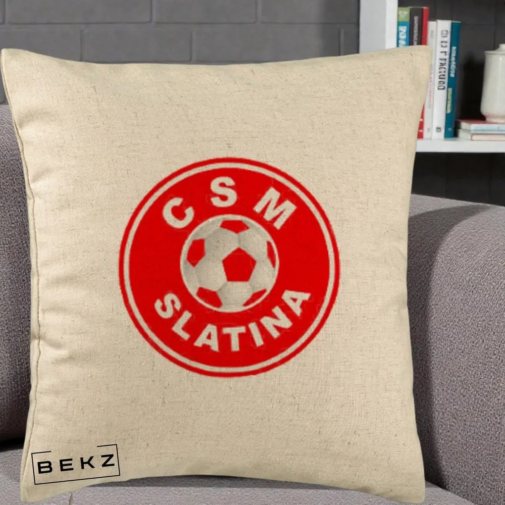 Perna Personalizata CSM Slatina Fotbal, 40x40 cm, Bej, Husa Detasabila, Perna Inclusa, BEKZ®