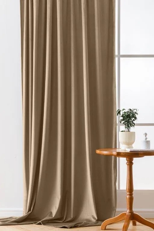 Draperie opaca maro deschis VELVET 135x250 cm Agățat: Rejansa