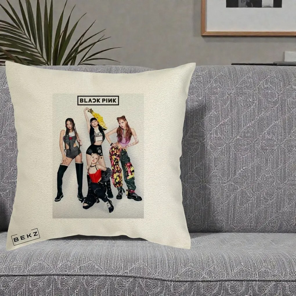 Perna Personalizata K-pop BLACKPINK Fotografie Grup Tinute Edgy, 40x40 cm, Ecru, Husa Detasabila, Perna Inclusa, BEKZ®