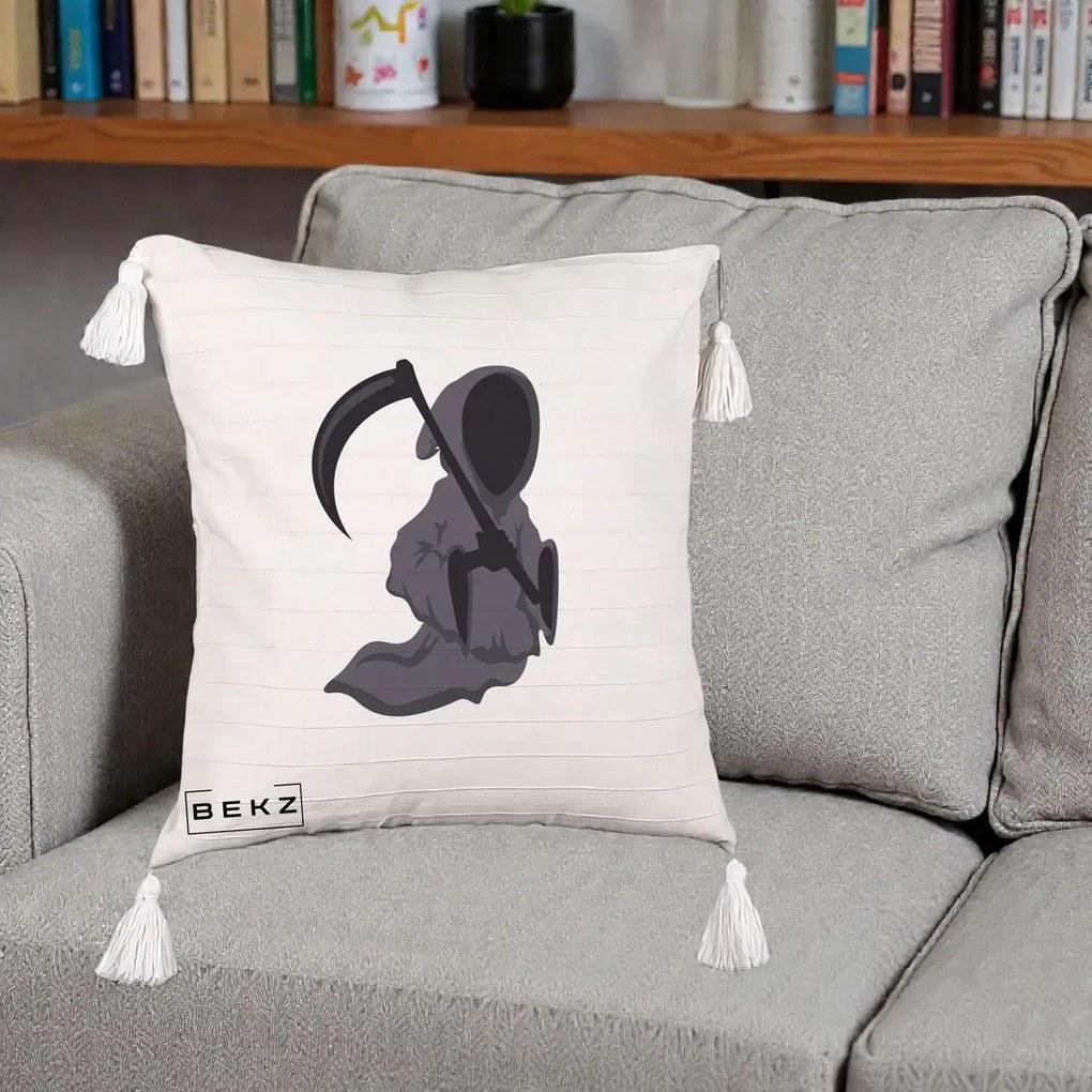 Perna Decorativa Moartea cu Coasa Grim Reaper Halloween, 40x40 cm, Bej cu Franjuri, Husa Detasabila, Perna Inclusa, BEKZ®