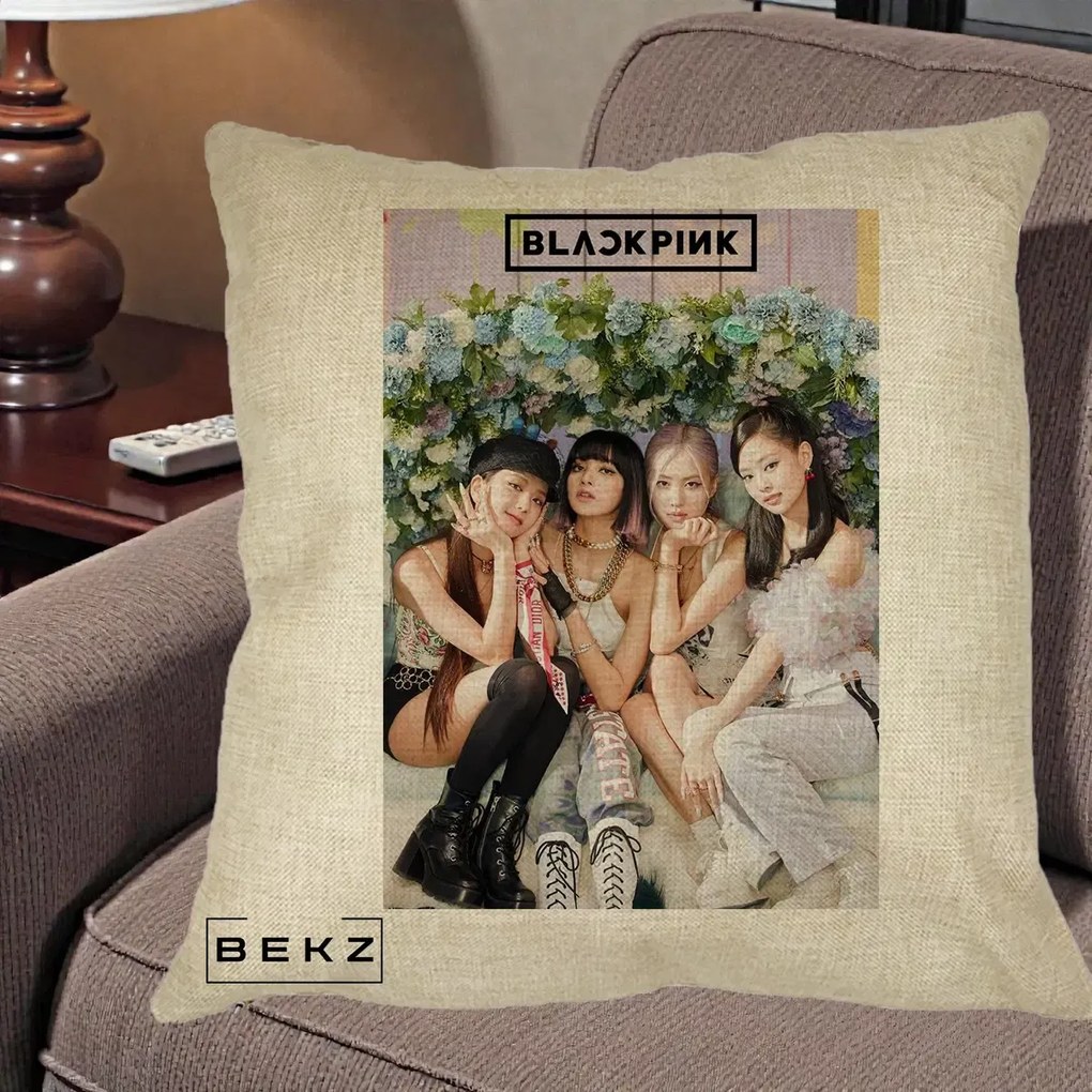 Perna Personalizata K-pop BLACKPINK Foto Grup, 40x40 cm, Crem, Husa Detasabila, Perna Inclusa, BEKZ®