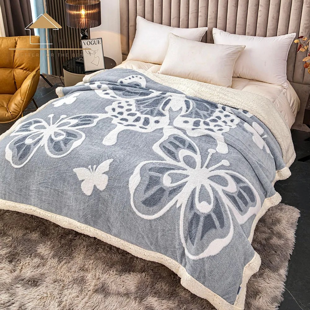 Patura super pufoasa cu blanita, 3D cu fluturi, 200x230 cm, PUF03