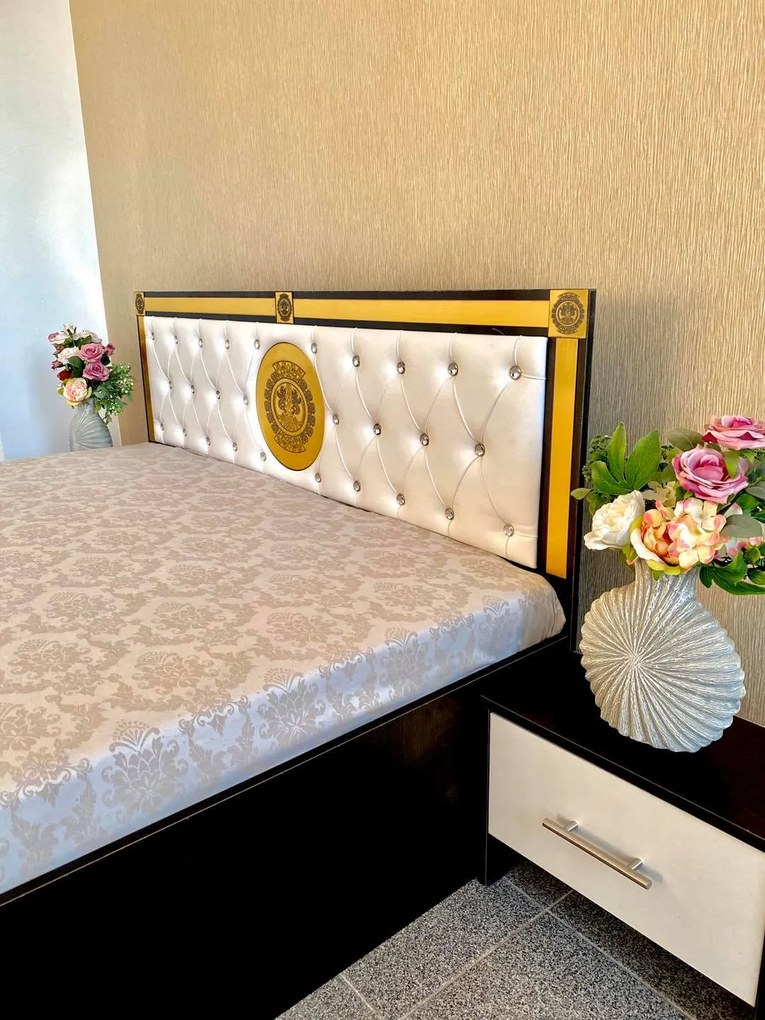 Set pat tapitat Family, culoare alb / wenge, cu 2 noptiere si saltea superotopedica lux 160 x 200 cm