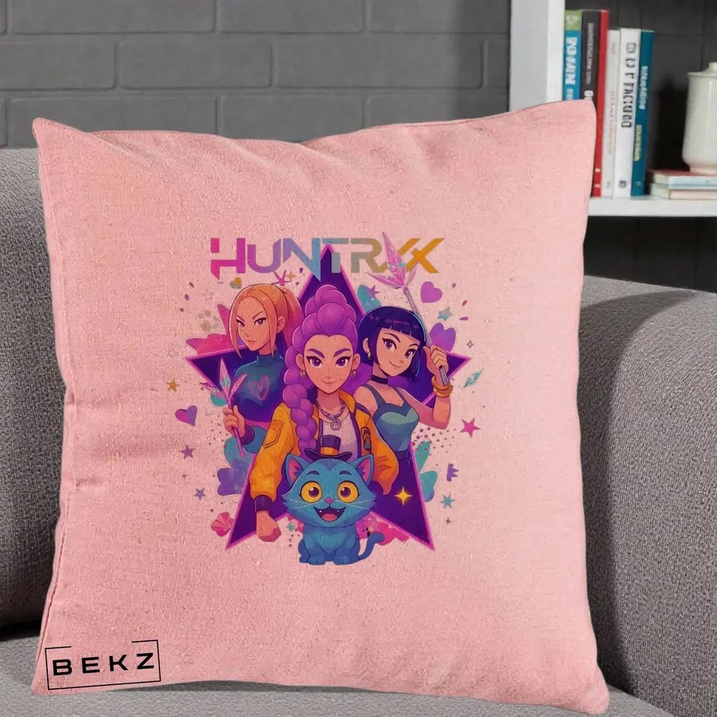 Perna Personalizata K-pop HUNTRX Trio cu Pisica Stele, 40x40 cm, Roz, Husa Detasabila, Perna Inclusa, BEKZ®