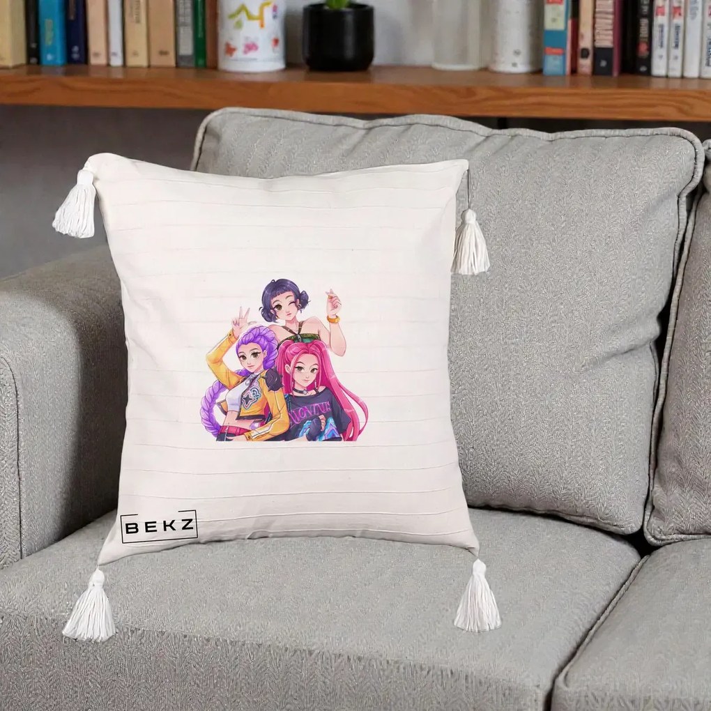 Perna Personalizata K-pop HUNTRX Trio Animat Fete Foto, 40x40 cm, Bej cu Franjuri, Husa Detasabila, Perna Inclusa, BEKZ®