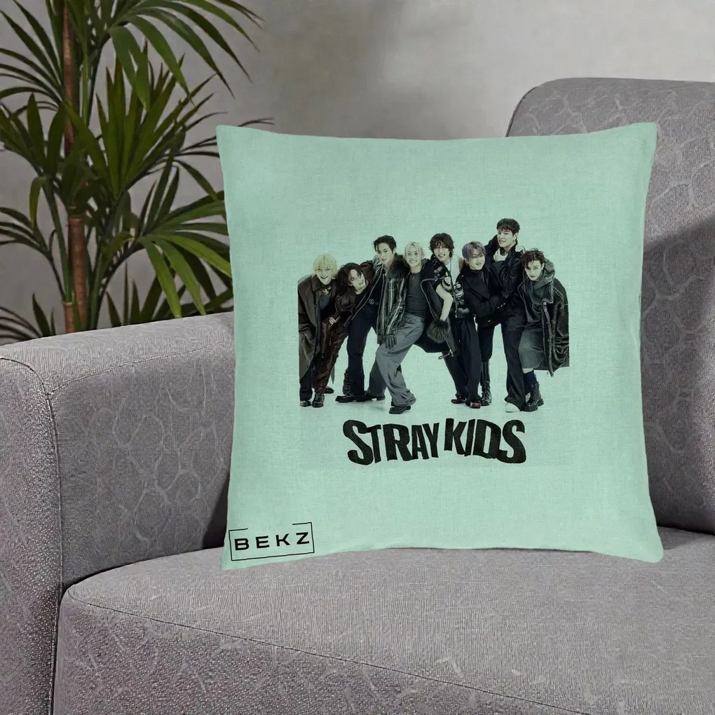 Perna Personalizata K-pop Stray Kids Outfit Negru, 40x40 cm, Verde Menta, Husa Detasabila, Perna Inclusa, BEKZ®