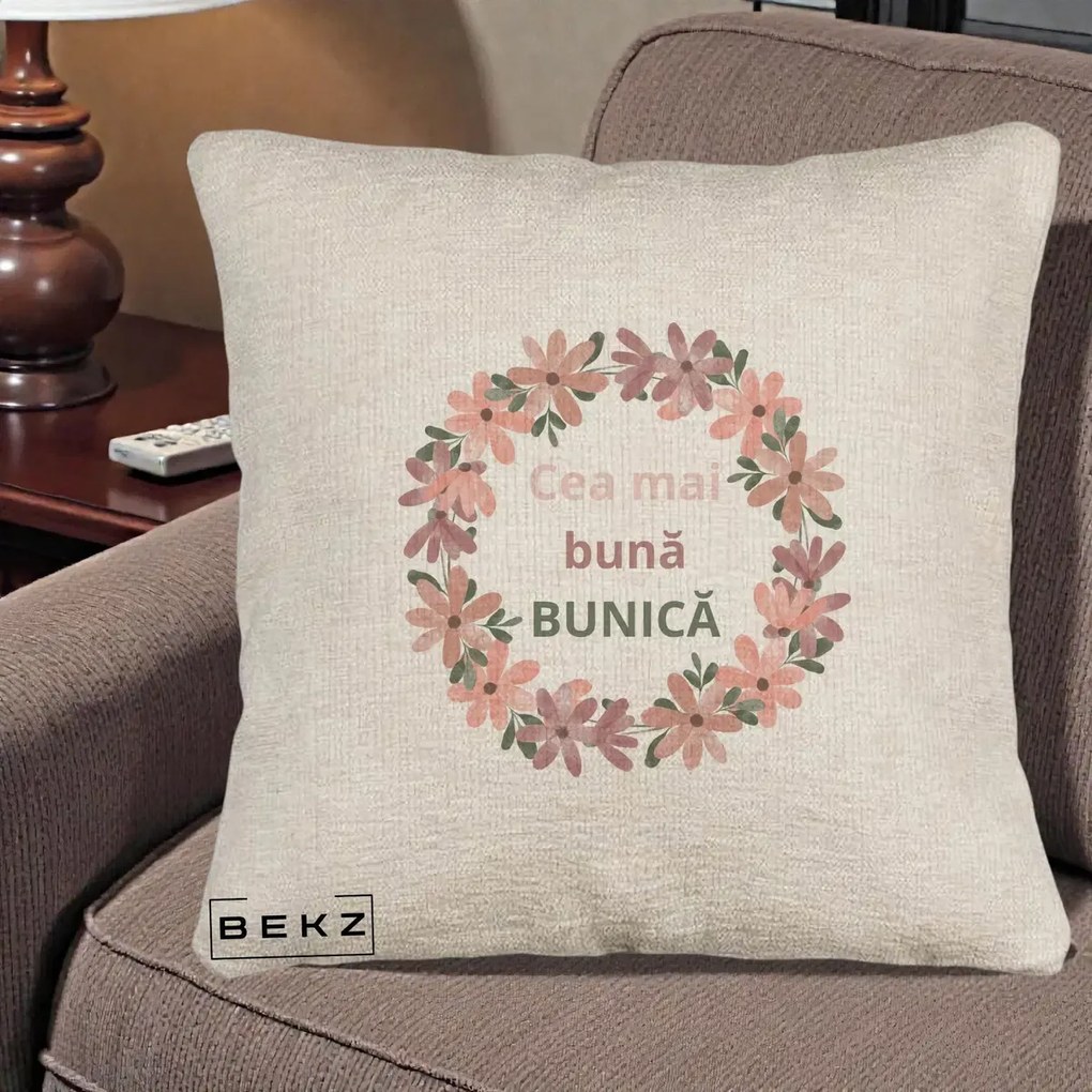 Cadou pentru Bunica - Perna Personalizata Cea Mai Buna Bunica Coronita Flori Roz, 40x40 cm, Bej Canapea, Husa Detasabila, Perna Inclusa, BEKZ®