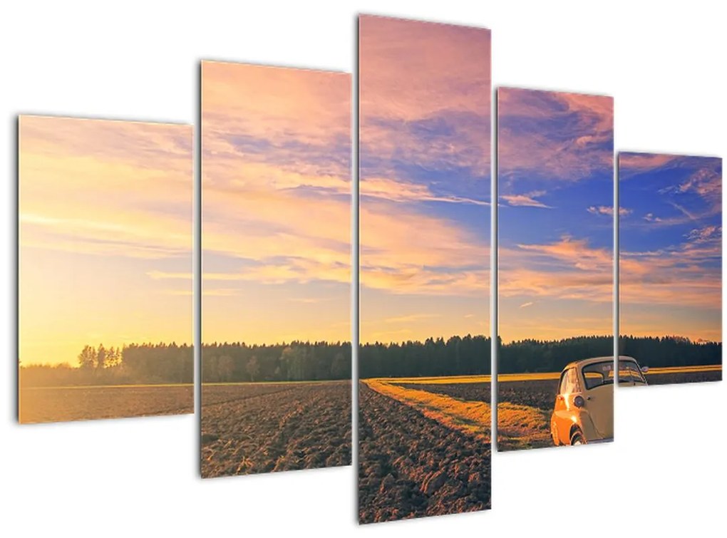 Tablou - Mașină galbenă ăn câmp (150x105 cm)