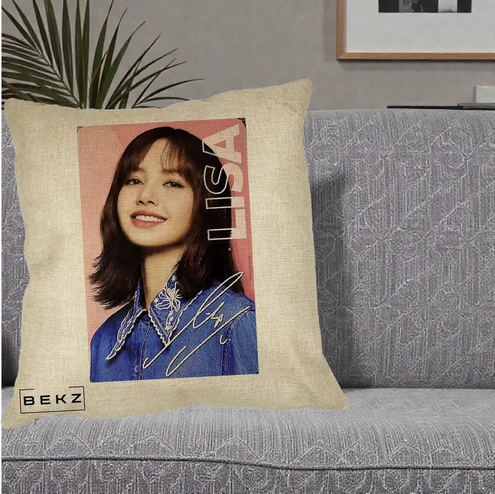 Perna Personalizata K-pop BLACKPINK Lisa cu Semnatura, 40x40 cm, Crem, Husa Detasabila, Perna Inclusa, BEKZ®