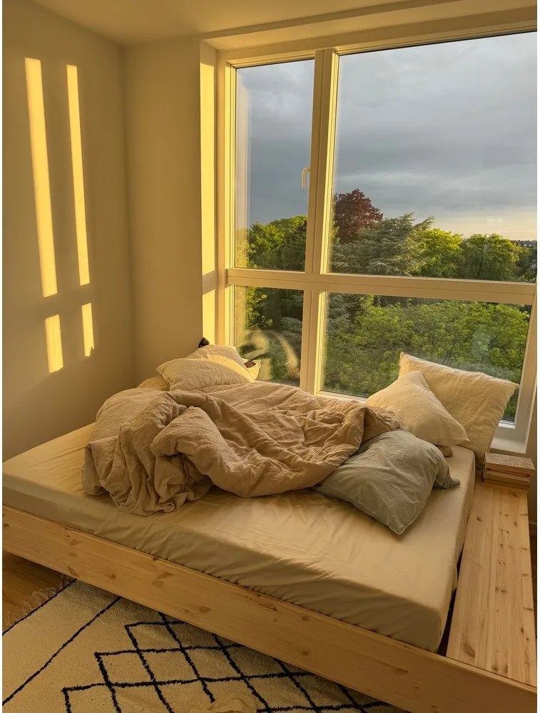 Pat matrimonial în culoare naturală din lemn de pin cu somieră 180x200 cm Merge – Karup Design