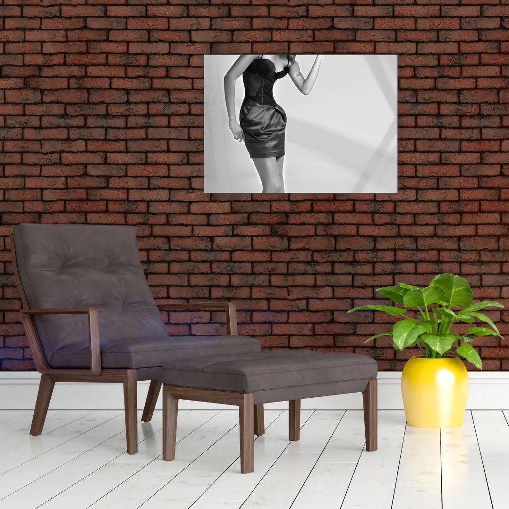 Tablou pe sticlă - Femeie într-o rochie scurtă (70x50 cm)