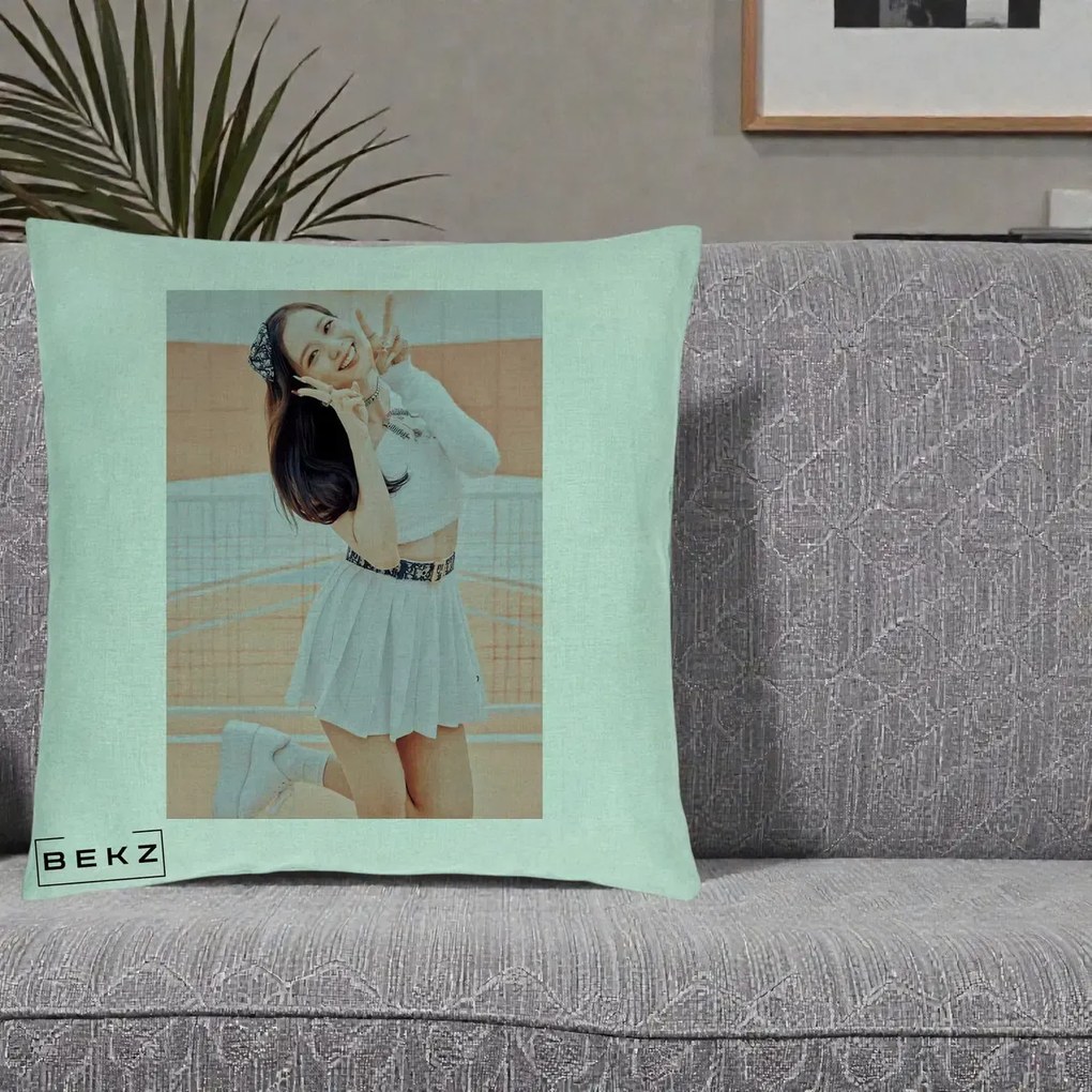 Perna Personalizata K-pop BLACKPINK Nayeon/Jisoo Tenis Alb, 40x40 cm, Verde Menta, Husa Detasabila, Perna Inclusa, BEKZ®