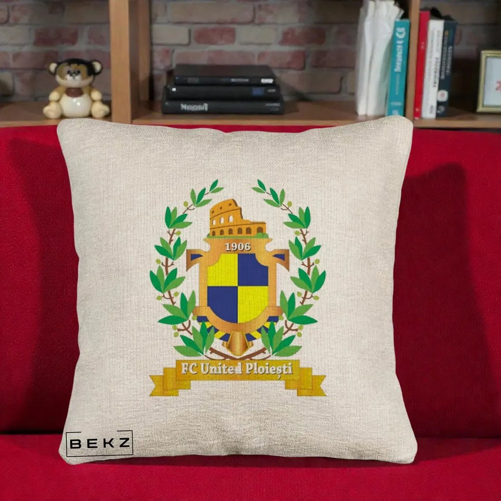 Perna Personalizata FC United Ploiesti 1906 Fotbal, 40x40 cm, Bej Canapea, Husa Detasabila, Perna Inclusa, BEKZ®