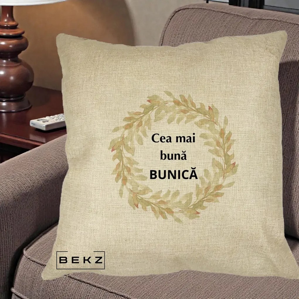 Cadou pentru Bunica - Perna Personalizata Cea Mai Buna Bunica Coronita Frunze Acuarela, 40x40 cm, Crem, Husa Detasabila, Perna Inclusa, BEKZ®