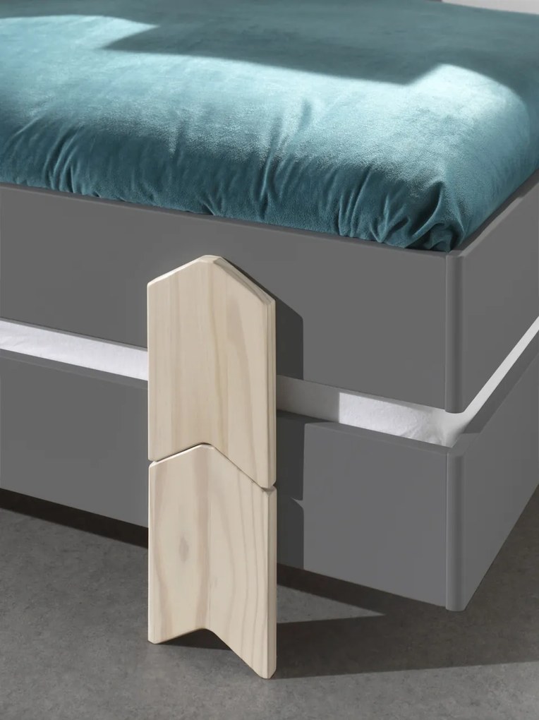 Această combinație MODULO constă din 3 paturi MODULO (90 x 200 cm) cu picioare în formă de săgeată.