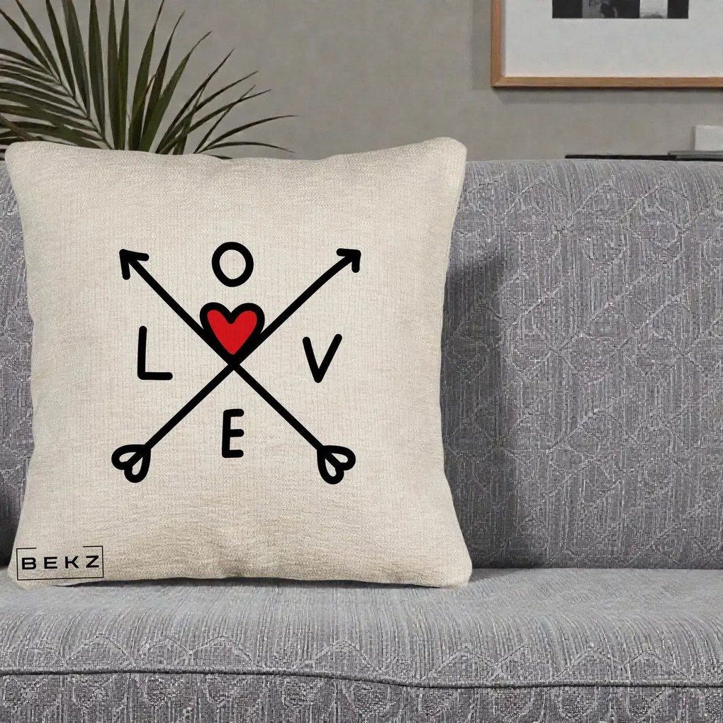 Perna Decorativa Love cu Sageti Incrucisate si Inima Rosie, 40x40 cm, Bej Canapea, Husa Detasabila, Perna Inclusa, BEKZ®