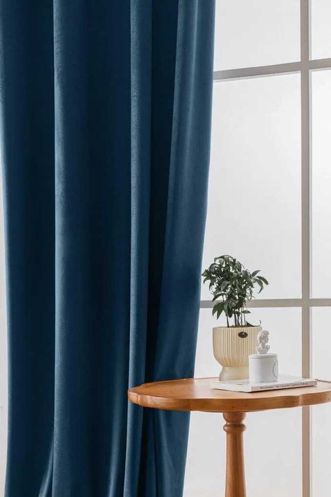 Draperie din catifea Culoare albastru kerosen, VELVET 140x250 cm Agățat: Inele metalice